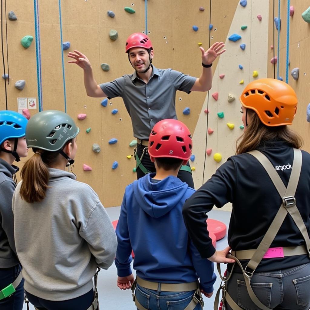 Lớp học leo núi cho người mới bắt đầu tại CLB X Rock Climbing